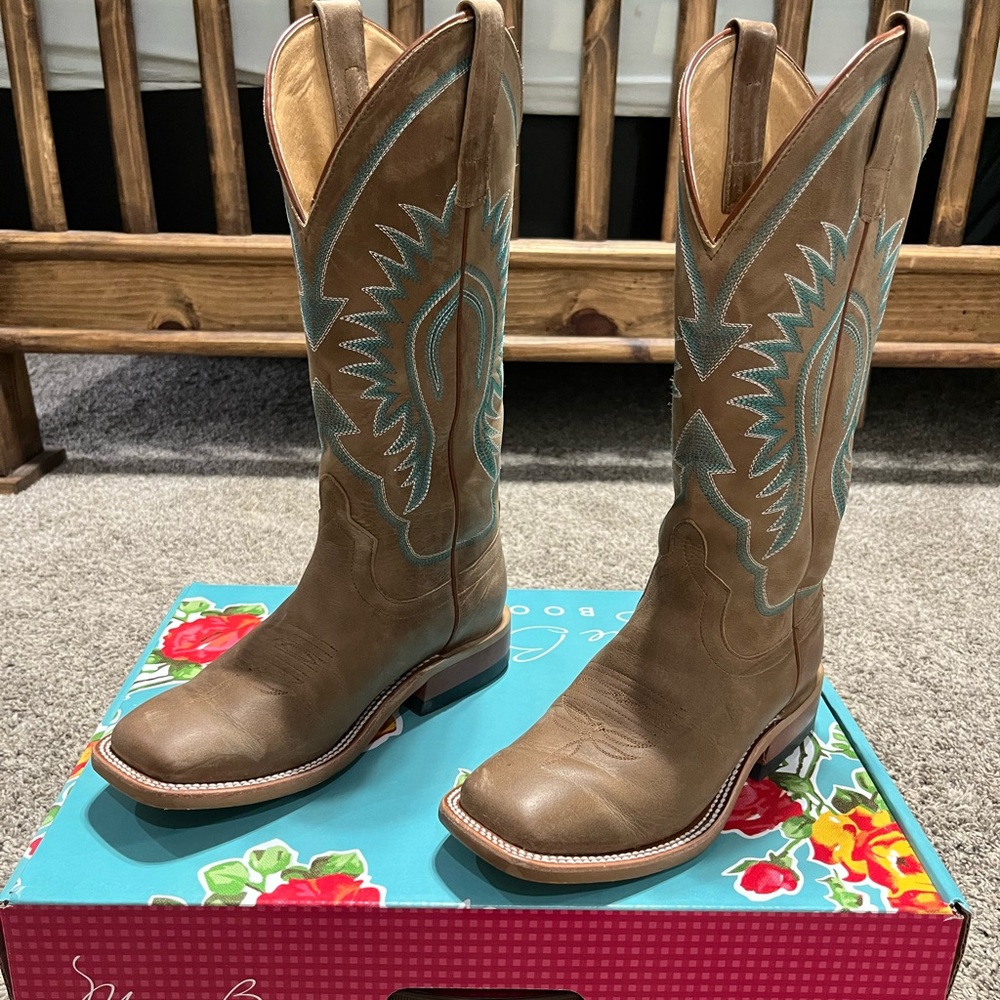 Macie Bean - Square Toe Boots Sz 6